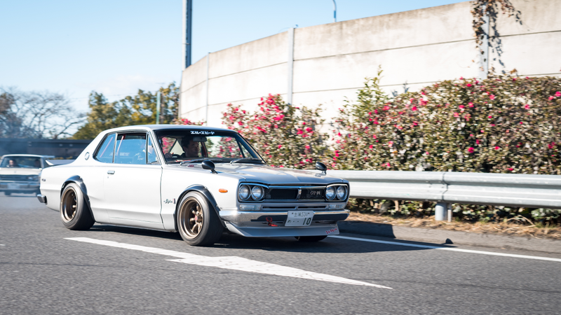 Hakosuka exiting the parking area